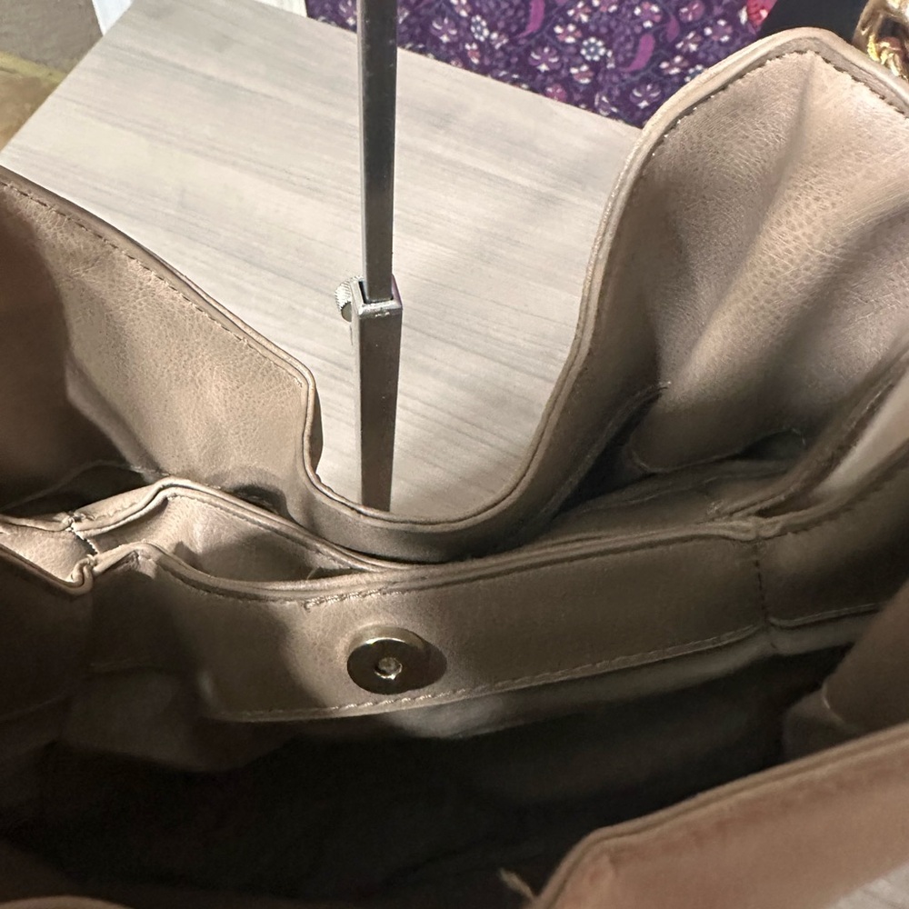 Bebe Elegant Tan Chain-Accent Women's Bag - Picture 4 of 6